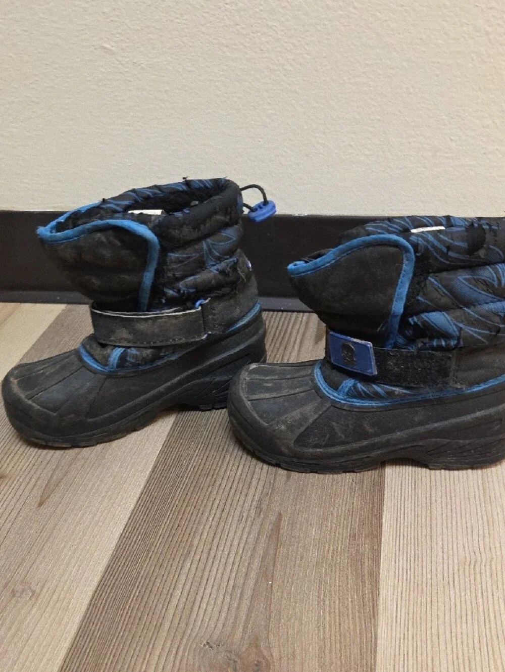 ✨️FREE ✨️Kids Black and Blue Winter Snow Boots